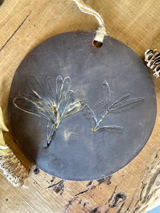 Ironstone Earth Round Banksia Leaf Platter